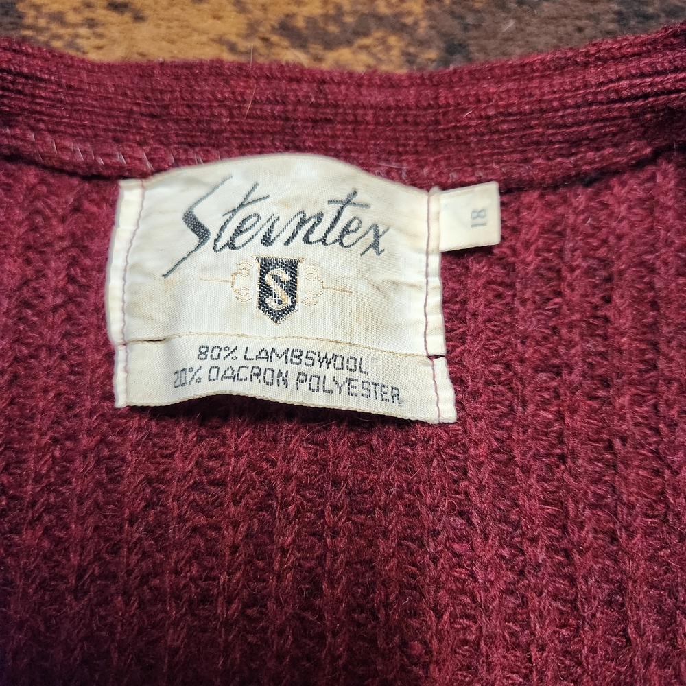 Elegant Maroon Cable Knit Cardigan - Picture 2 of 4